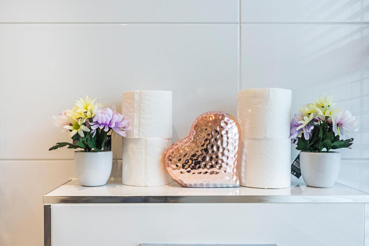 Appartamento Cozy And Serene Brand-New Flat In Kilburn, Londra Esterno foto